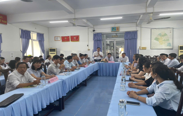 Trung tâm Y tế thị xã Tịnh Biên tiếp đoàn Bệnh viện đa khoa khu vực Gò Công (Tiền Giang) và Trung tâm Y tế huyện Chợ Mới đến tham quan, chia sẻ mô hình triển khai bệnh án điện tử (EMR)